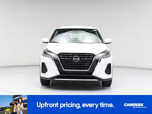 White 2023 Nissan Kicks SV