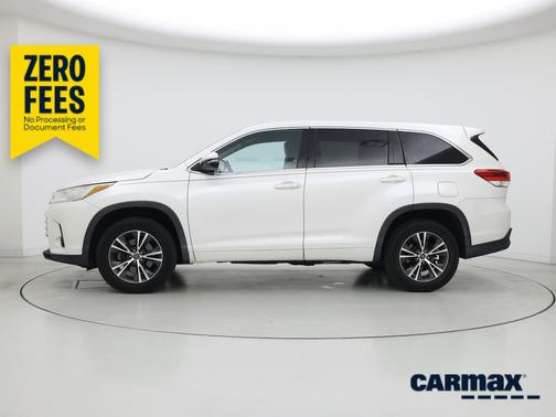 White 2017 Toyota Highlander LE