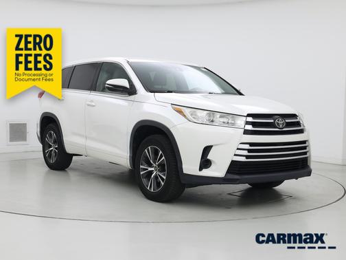 White 2017 Toyota Highlander LE