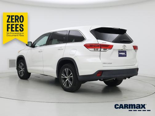 White 2017 Toyota Highlander LE