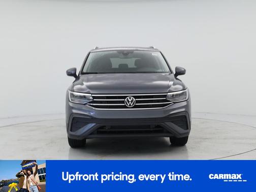 Gray 2024 Volkswagen Tiguan SE