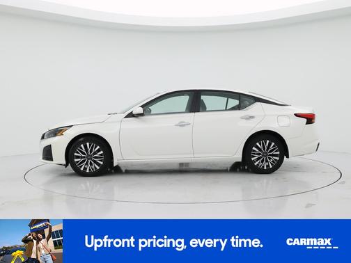 White 2023 Nissan Altima SV