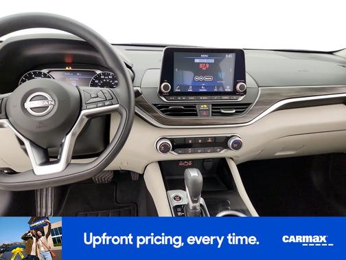 White 2023 Nissan Altima SV