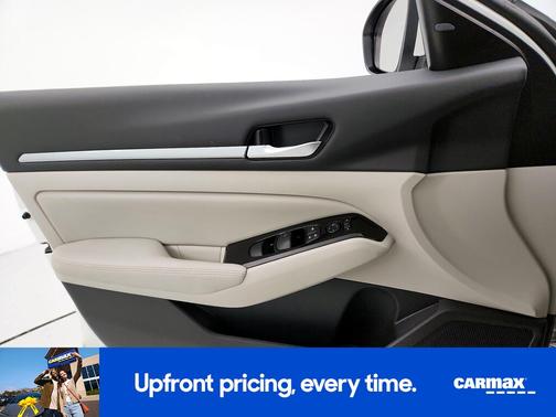 White 2023 Nissan Altima SV