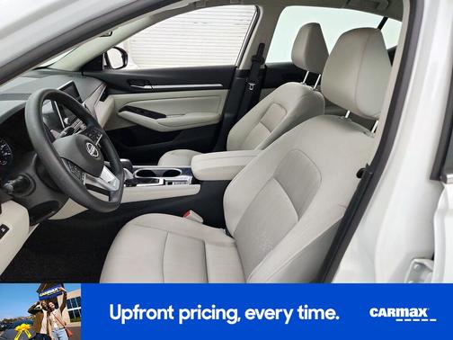 White 2023 Nissan Altima SV