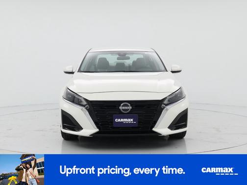 White 2023 Nissan Altima SV