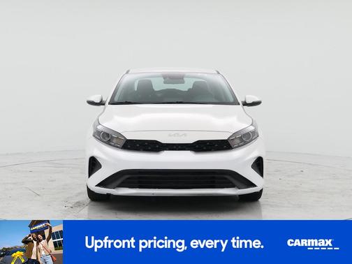 White 2023 Kia Forte LXS