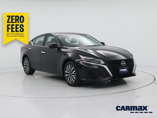 Black 2023 Nissan Altima SV