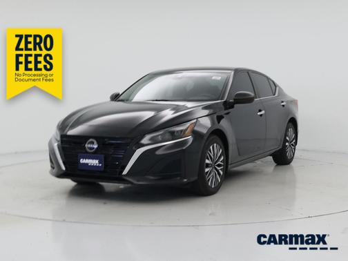 Black 2024 Nissan Altima SV