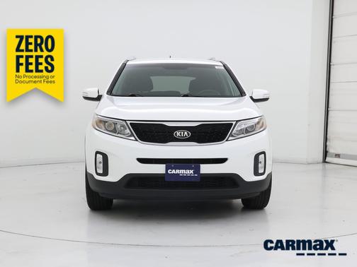 White 2014 Kia Sorento LX