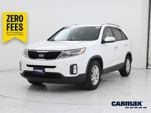 White 2014 Kia Sorento LX