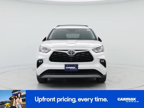 White 2024 Toyota Highlander Platinum