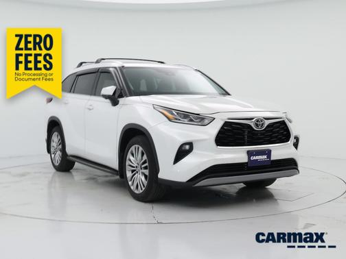 White 2024 Toyota Highlander Platinum