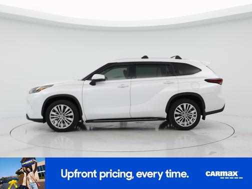 White 2024 Toyota Highlander Platinum