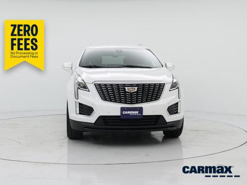 White 2023 Cadillac XT5 Luxury