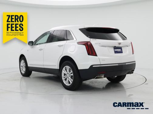 White 2023 Cadillac XT5 Luxury