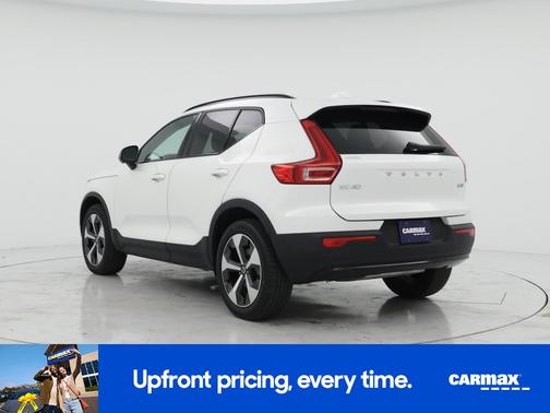 White 2023 Volvo XC40 B5 Plus Dark Theme
