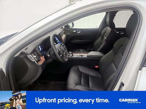 2023 Volvo XC60 B5 Plus Dark Theme