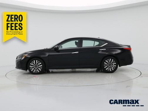 Black 2023 Nissan Altima SV