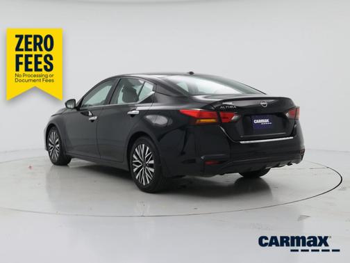 Black 2023 Nissan Altima SV