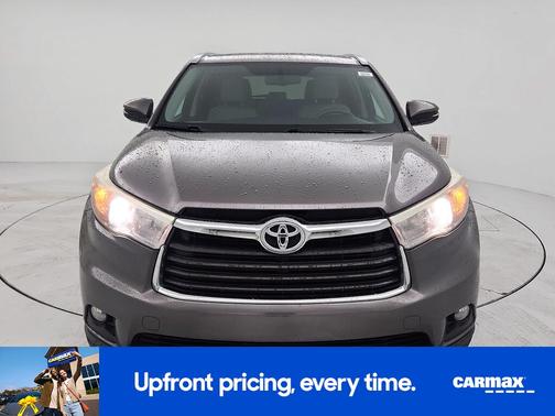 Silver 2016 Toyota Highlander XLE