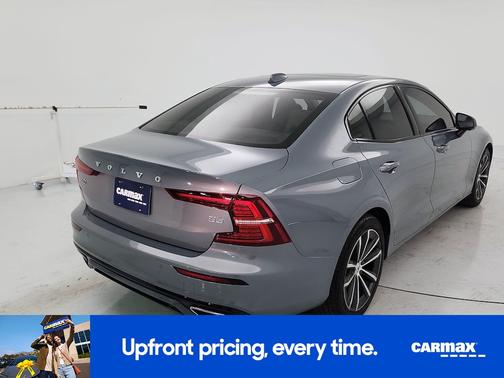 Gray 2022 Volvo S60 B5 Momentum