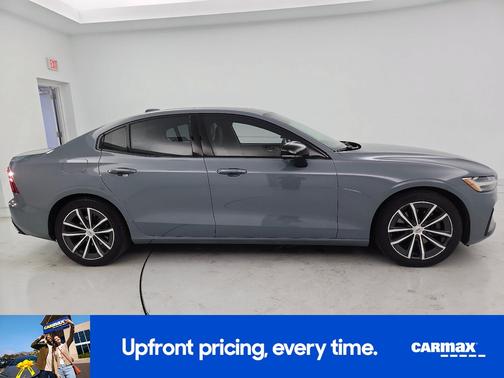 Gray 2022 Volvo S60 B5 Momentum
