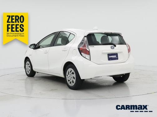 White 2016 Toyota Prius c Two