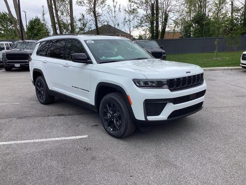 Bright White Clearcoat 2026 Jeep Grand Cherokee L Laredo