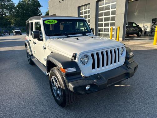Bright White Clearcoat 2023 Jeep Wrangler Sport