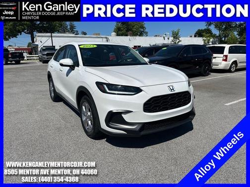 Platinum White Pearl 2023 Honda HR-V LX