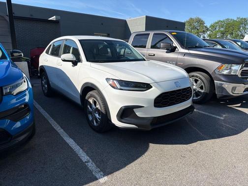 Platinum White Pearl 2023 Honda HR-V LX