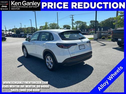 Platinum White Pearl 2023 Honda HR-V LX