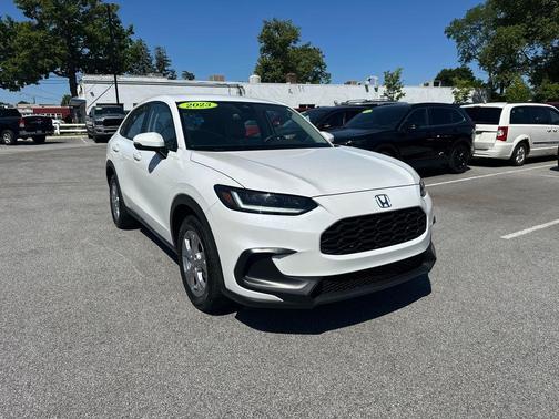 Platinum White Pearl 2023 Honda HR-V LX