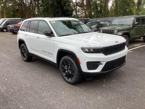 2025 Jeep Grand Cherokee Laredo