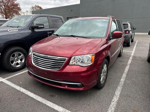 2016 Chrysler Town & Country Touring