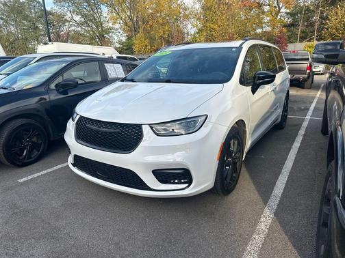 2024 Chrysler Pacifica Touring-L