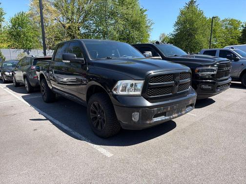 Brilliant Black Crystal Pearlcoat 2018 RAM 1500 Big Horn
