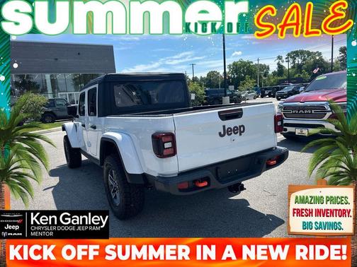 Bright White Clearcoat 2026 Jeep Gladiator Mojave