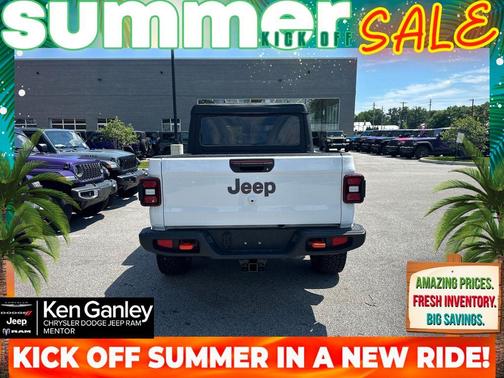 Bright White Clearcoat 2026 Jeep Gladiator Mojave
