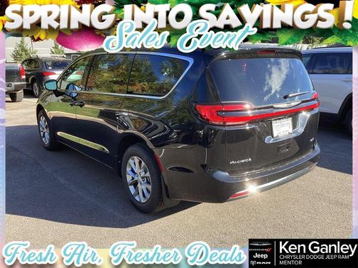 Diamond Black 2026 Chrysler Pacifica Select