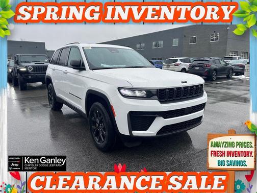 Bright White Clearcoat 2026 Jeep Grand Cherokee Laredo