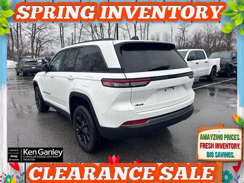 Bright White Clearcoat 2026 Jeep Grand Cherokee Laredo