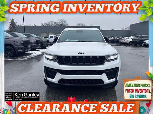 Bright White Clearcoat 2026 Jeep Grand Cherokee Laredo