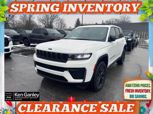 Bright White Clearcoat 2026 Jeep Grand Cherokee Laredo