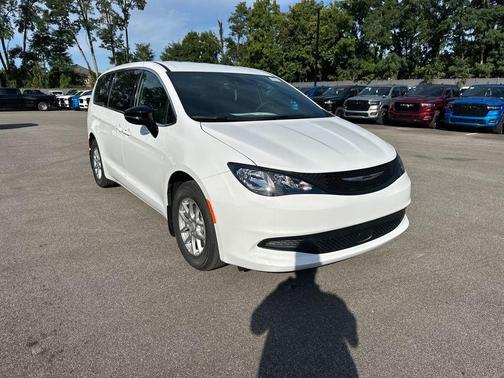 2026 Chrysler Voyager LX