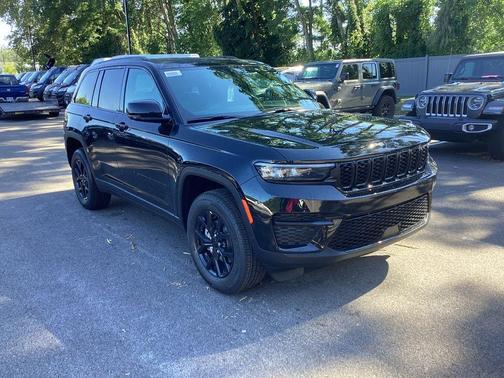 2025 Jeep Grand Cherokee Laredo