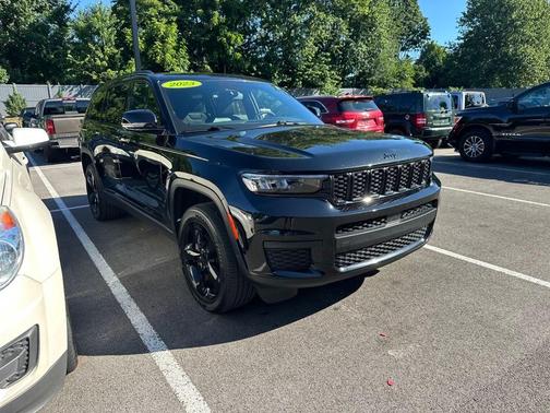 2023 Jeep Grand Cherokee L Laredo