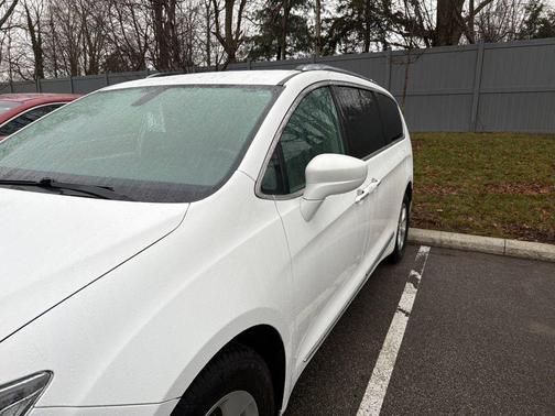 2017 Chrysler Pacifica Touring-L Plus