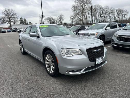 2019 Chrysler 300 Touring